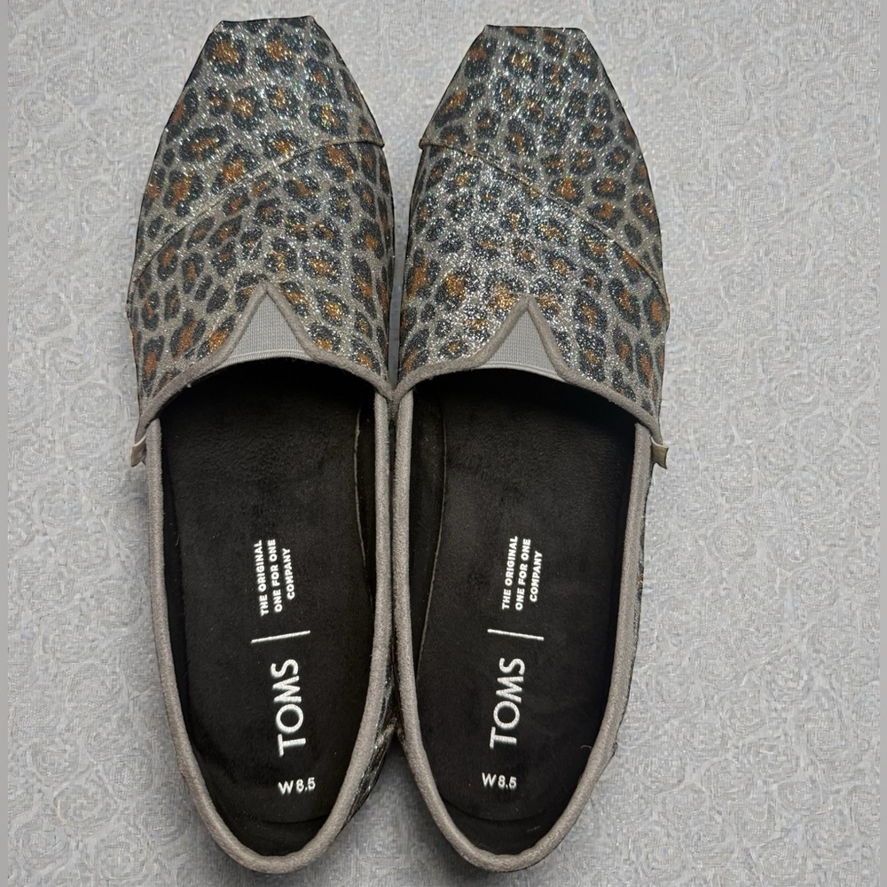 🩶🤎TOMS Classic Silver Glitter Cheetah Print ✨ Women’s Size 8.5 - Like New! - Picture 4 of 6